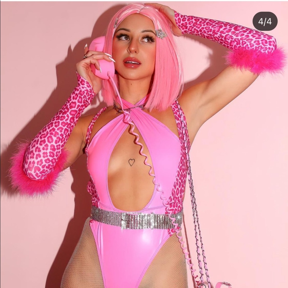 TASTEFUL GIRLS FESTIVAL BODYSUIT & GLOVES